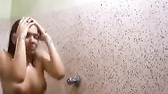 Teen GF Shaving Her Pussy Clean Before Taking A Hot Bath