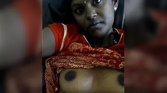 Desi Girl Showing Her Boobs And Pussy In Amateur Video Clip