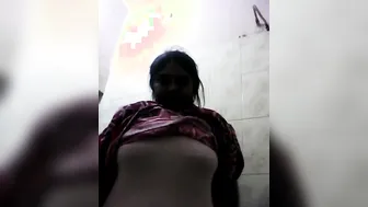 Busty Tamil Milf Teasing And Playing With Her Massive Natural Tits