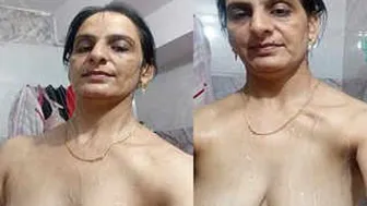 Horny Married Woman Filming Herself Bathing And Touching Herself