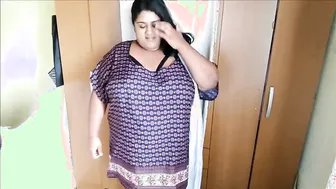 Thick Desi Aunty Stripping Naked And Showing Off Her Curves