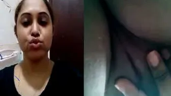 Mature Aunty Undressing And Displaying Her Curves On Live Stream