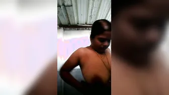 Curvy South Indian Aunty Exposing Her Massive Tits On Camera