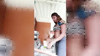 Bhabhi Cooking In Kitchen Accidentally Flashing Her Big Nipples