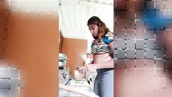 Bhabhi Cooking In Kitchen Accidentally Flashing Her Big Nipples