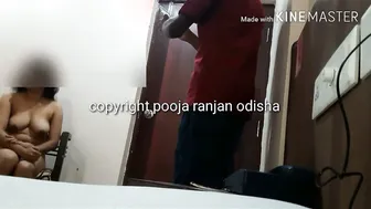 Naughty Girl Asking Delivery Guy To Take Her Naked Pictures