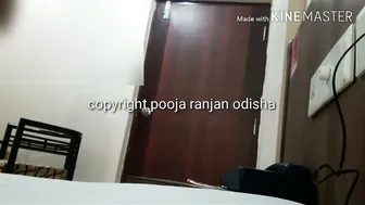 Naughty Girl Asking Delivery Guy To Take Her Naked Pictures