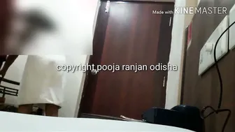 Naughty Girl Asking Delivery Guy To Take Her Naked Pictures