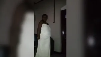 Mature Aunty Getting Naked And Showing Her Body On Video Call