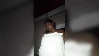 Mature Aunty Getting Naked And Showing Her Body On Video Call