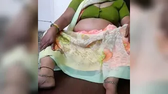 Mature Indian Aunty Spreading Her Legs And Showing Her Wet Pussy