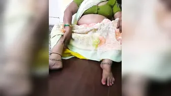 Mature Indian Aunty Spreading Her Legs And Showing Her Wet Pussy