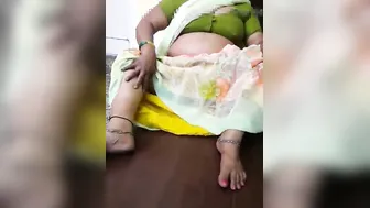Mature Indian Aunty Spreading Her Legs And Showing Her Wet Pussy