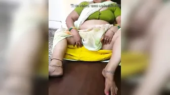 Mature Indian Aunty Spreading Her Legs And Showing Her Wet Pussy