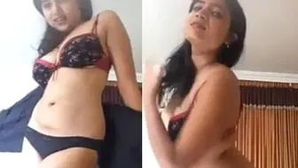 Naughty GF Records Herself Naked In Her Bedroom Mirror