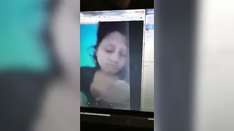 Desi Aunty Teasing And Showing Off Her Body For The Camera