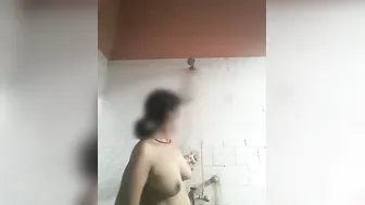 Bhabhi With Huge Boobs Taking Nude Bath Caught On Hidden Cam