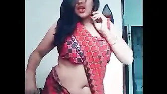 Married Bhabhi Teasing With Sexy Belly Dance Moving Her Curves