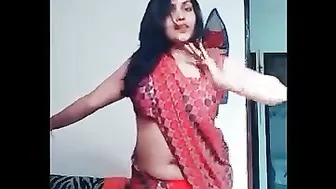 Married Bhabhi Teasing With Sexy Belly Dance Moving Her Curves