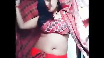 Married Bhabhi Teasing With Sexy Belly Dance Moving Her Curves