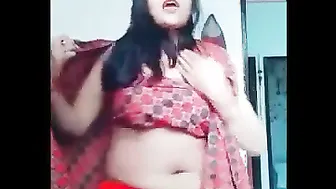 Married Bhabhi Teasing With Sexy Belly Dance Moving Her Curves