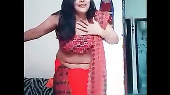 Married Bhabhi Teasing With Sexy Belly Dance Moving Her Curves