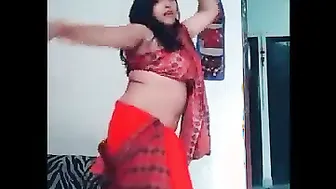 Married Bhabhi Teasing With Sexy Belly Dance Moving Her Curves
