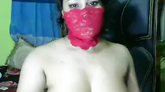 Curvy Indian Cam Girl Teasing And Showing Her Sexy Naked Body