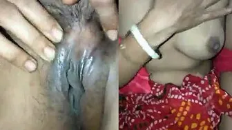 Married Bhabhi Getting Horny Fingering Her Wet Pussy For Hubby
