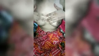 Married Bhabhi Getting Horny Fingering Her Wet Pussy For Hubby