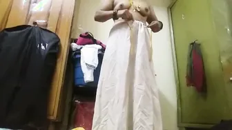 Married Wife Recording Naughty Nude Selfie Video For Lover