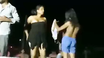 Naked GF Dancing Seductively Showing Her Hot Curves