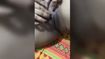 Horny GF Fingering Her Wet Pussy Moaning So Loudly