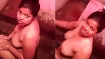 Boyfriend Filming His Girl Bathing Catching Everything On Cam