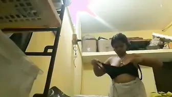 Tamil Wife Flaunting Her Big Papaya Boobs After Hot Shower