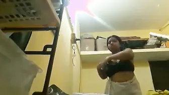 Tamil Wife Flaunting Her Big Papaya Boobs After Hot Shower