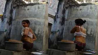 Desi Babe Caught Bathing Naked In Her Bathroom Secretly