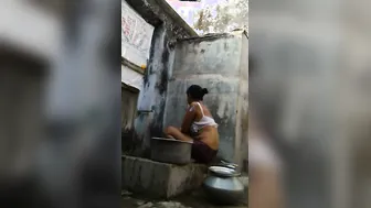 Desi Babe Caught Bathing Naked In Her Bathroom Secretly