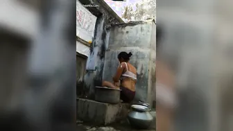 Desi Babe Caught Bathing Naked In Her Bathroom Secretly