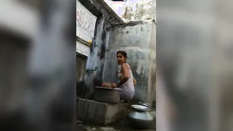 Desi Babe Caught Bathing Naked In Her Bathroom Secretly