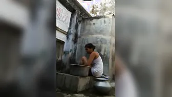 Desi Babe Caught Bathing Naked In Her Bathroom Secretly