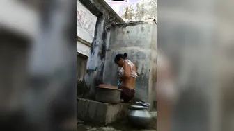 Desi Babe Caught Bathing Naked In Her Bathroom Secretly