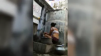 Desi Babe Caught Bathing Naked In Her Bathroom Secretly