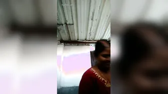 Horny Mallu Aunty From Kerala Flaunting Her Massive Boobs