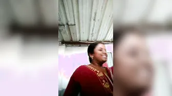 Horny Mallu Aunty From Kerala Flaunting Her Massive Boobs