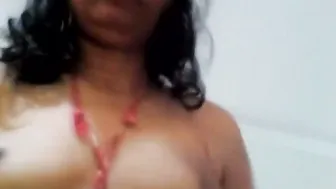 Desi Aunty Getting Naked And Showing Everything To Her Lover