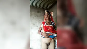 Rajasthani Married Woman Showing Boobs And Pussy To Lover