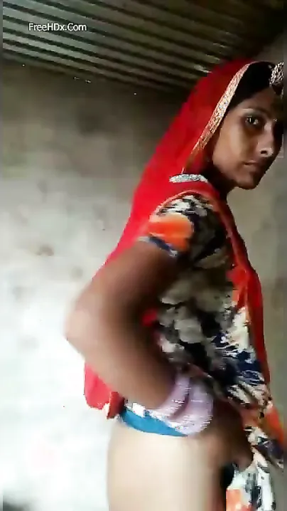 Rajasthani Married Woman Showing Boobs And Pussy To Lover