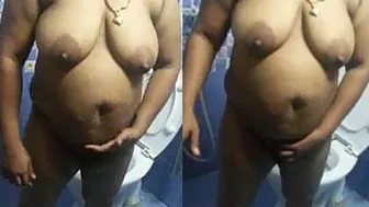 Tamil Aunty Bathing Naked Showing Her Wet Body On Camera