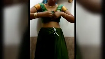 Tamil Slut Removing Saree Revealing Her Pussy And Big Boobs